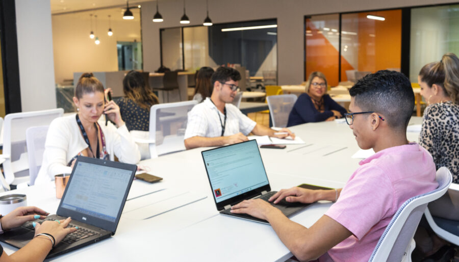 Por qué tu entorno de trabajo define tu éxito (y cómo elegir el correcto)